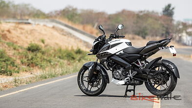 Bajaj Pulsar NS200 Price (GST Rates), Images, Colours ...